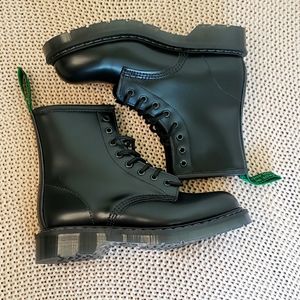 NIB Solovair Black Hi-Shine 8 Eye Derby Boot